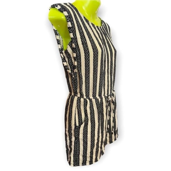 UNIVERSAL THREAD navy striped romper - Picture 3 of 10